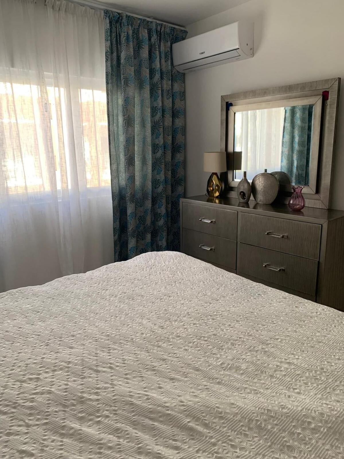 Apartamento Luxurious Spacious 2-bedroom Apartment, Steps From