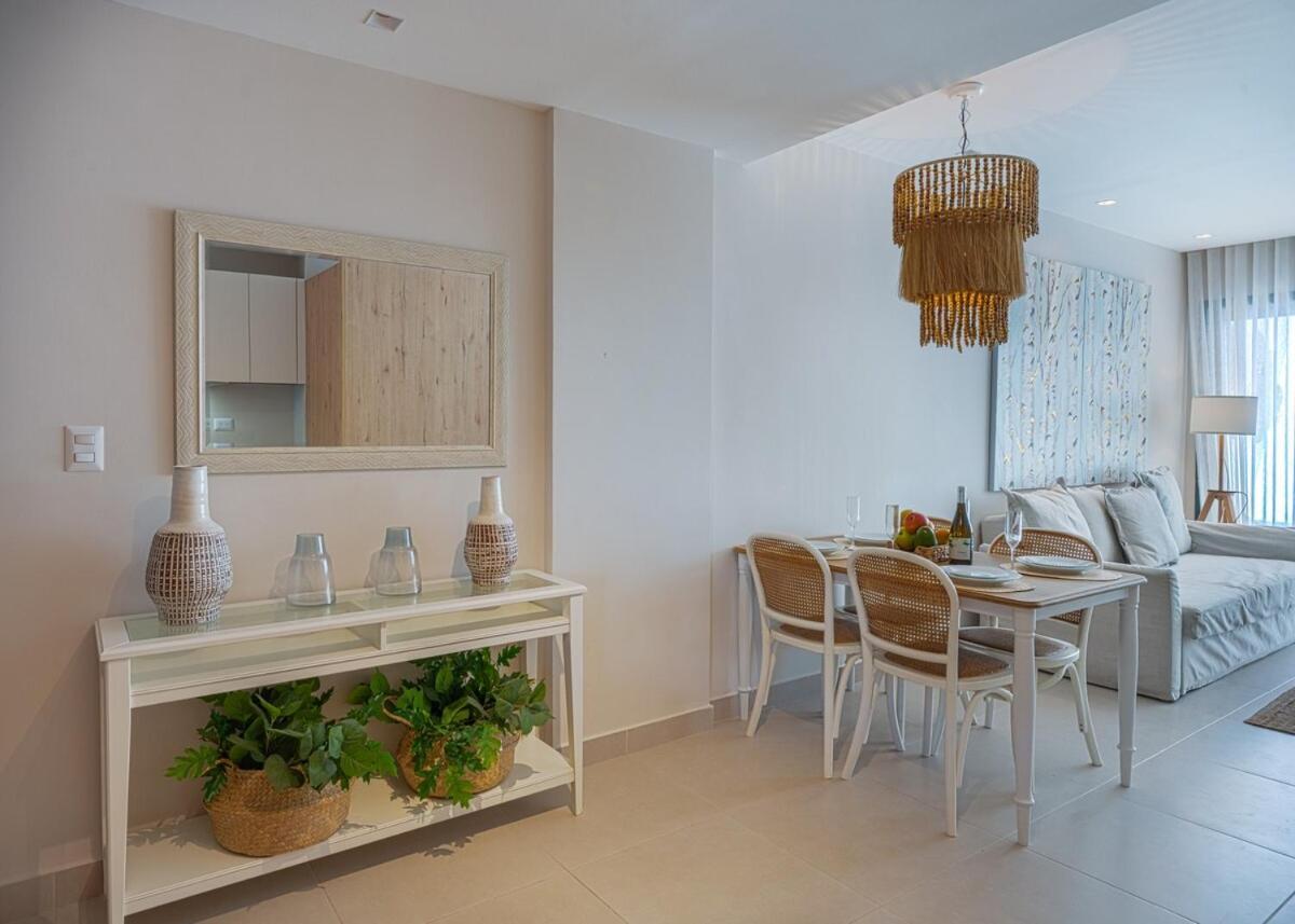 Luxurious 2br 2ba 3 Min From The *