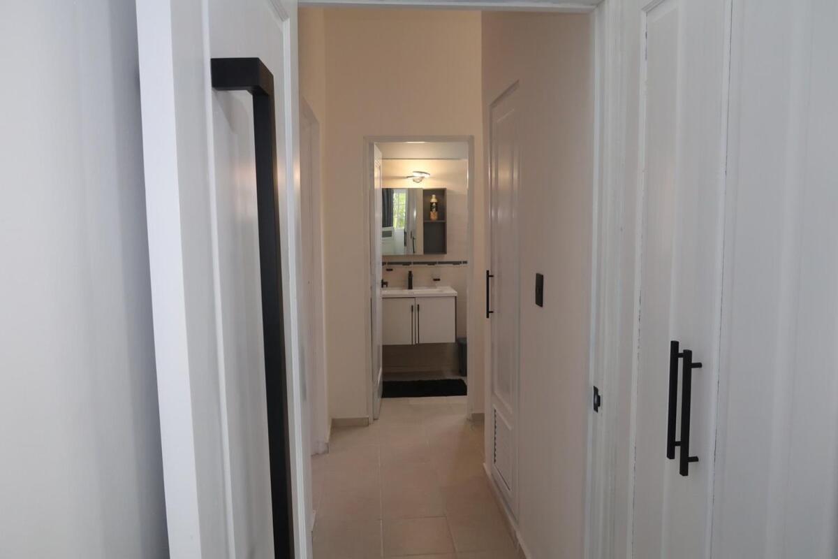 Gorgeous 3 Bed 2 And A Half Bath Nearby Beaches