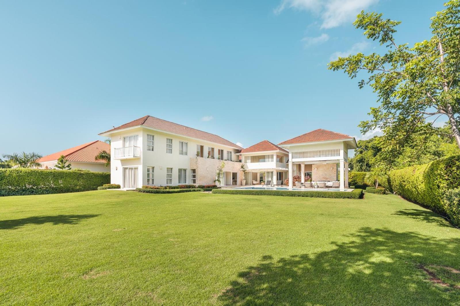 Wonderful 4br With Maid At *
