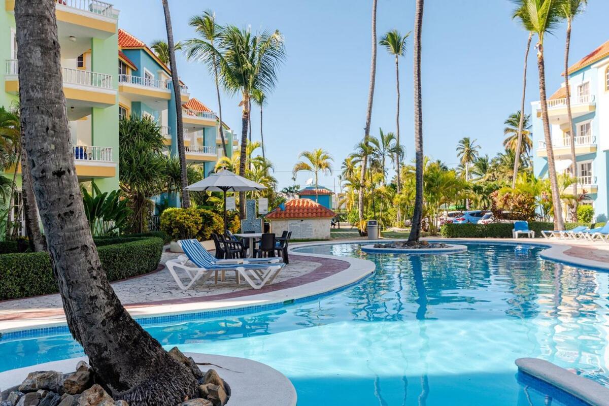 Spacious 2 Bedroom With Pool Close To
