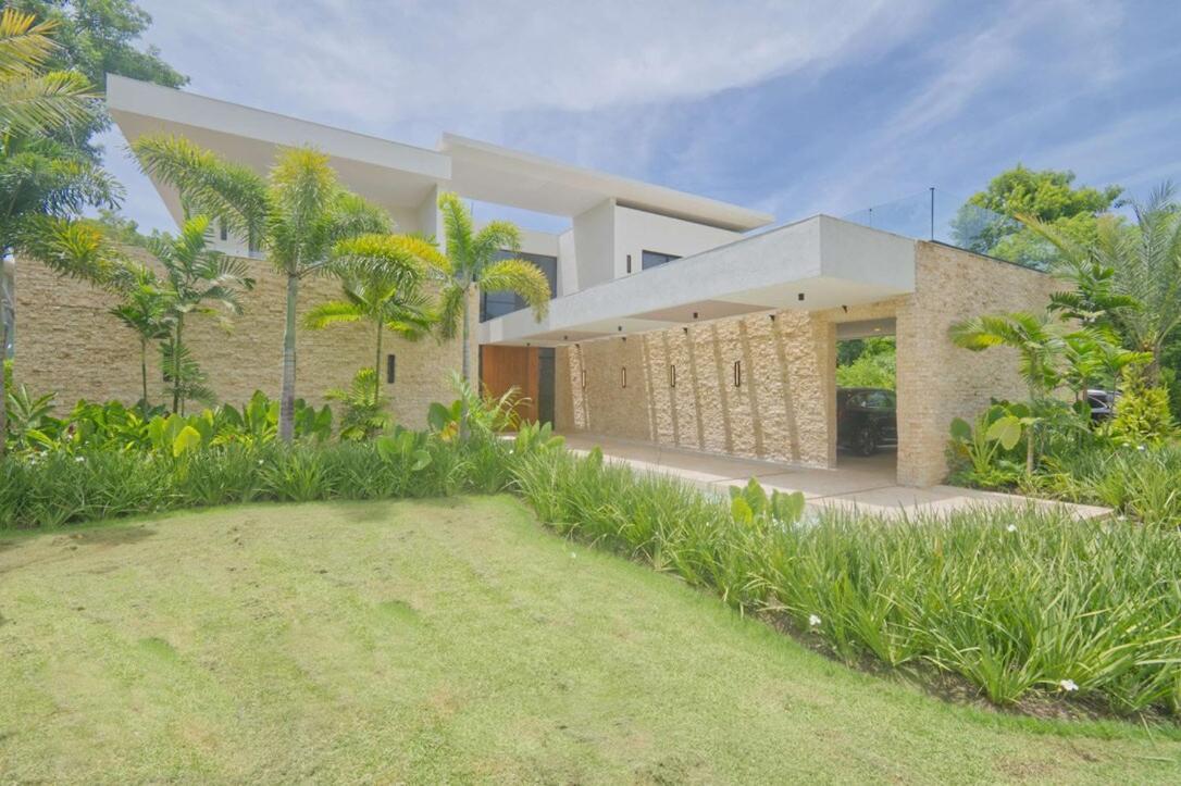 Modern With Staff In Golf N * Punta Cana
