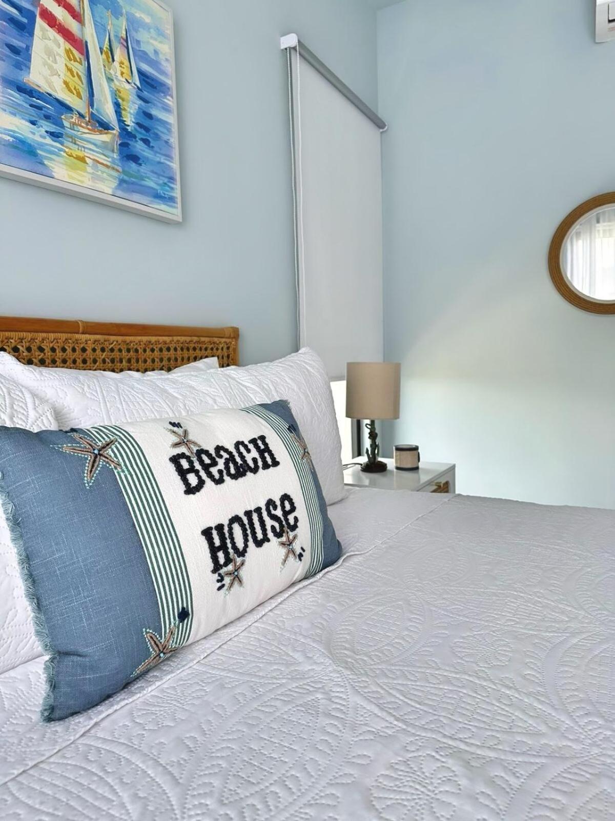 Tropical King Bed Artificial And Golf Course *