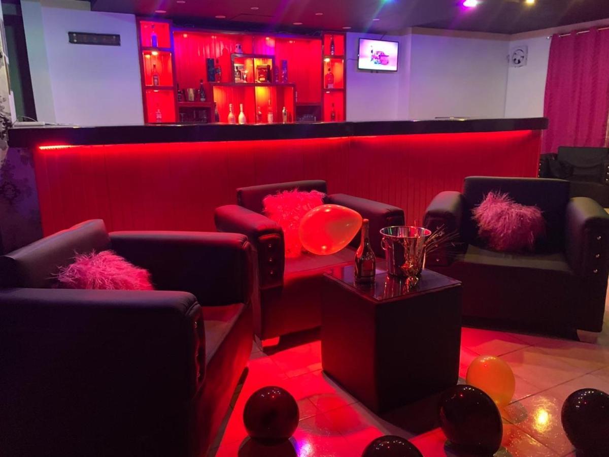 Relax Cabaret Hotel del amor *